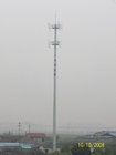 สถานที่ก่อสร้างที่มีแสงสูง Telecom Mast Tower Steel Q235 Q420