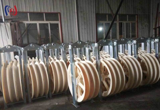รอกสายไฟรุ่น Compact 822 พร้อมการออกแบบตะขอแบบปลดเร็ว​