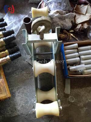 ภาระหนัก บล็อกรวมสี่ sheave ด้วยภาระเรียง 10KN, R570 แพรวบิด, และน้ําหนัก 23.5KG สําหรับการยกอัตราการใช้งานสูง