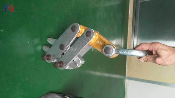 Anti Twist Steel Rope Gripper Come Along Clamp ด้วยภาระปริมาณ 50-200KN สําหรับสายส่งสาย 11-30 มม.