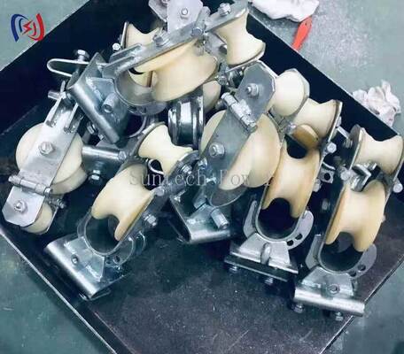 อลูมิเนียม / ไนลอน Sheave 20KN คอนดิวเตอร์ Stringing บล็อคสําหรับสามทิศการส่งสาย