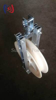 20-50KN OPGW Stringing Block กับ 660x110mm ไนลอน Sheave และการออกแบบตรงผ่านสําหรับการติดตั้งสายไฟเบอร์ออปติก