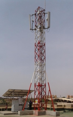 Gsm ไฟฟ้าบนชั้นดาดฟ้า 10m เสาเสาอากาศเหล็ก Lattice