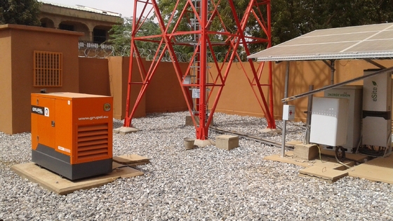 86um 90M Angle Steel Tower โทรคมนาคมเสาไฟฟ้า 3 ขาเชิงมุม