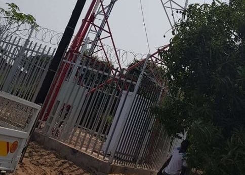 86um 90M Angle Telecom Steel Tower เสาไฟฟ้า 3 ขาเชิงมุม
