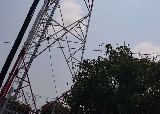 Gsm Telecommunication Lattice Tower Steel Q235B ไฟฟ้า Self Supporting
