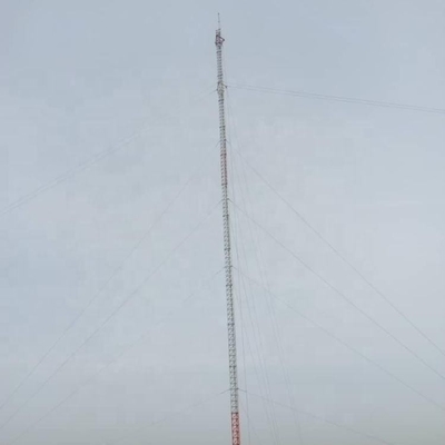 0 - 200m เหล็กชุบสังกะสี Guyed Mast Tower พร้อมวงเล็บ Lightning Rod