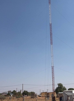 Guyed Mast Lattice เสาเหล็กโทรคมนาคมพร้อมสังกะสี 72m 92m
