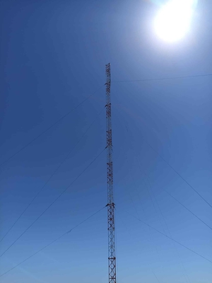 Guyed Mast Lattice เสาเหล็กโทรคมนาคมพร้อมสังกะสี 72m 92m