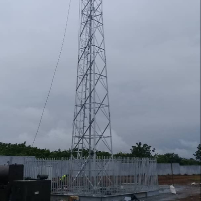 เสาเหล็กโทรคมนาคมพร้อมอุปกรณ์ที่เกี่ยวข้อง Hot Dip Galvanized